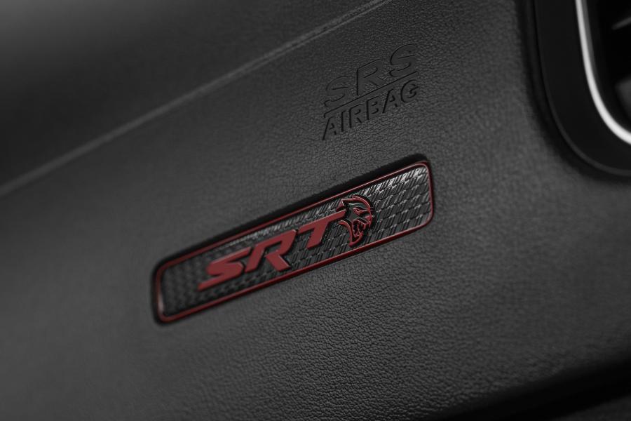 Детали интерьера Dodge Charger SRT Hellcat Widebody 2019 года  (фото 67 из 93)